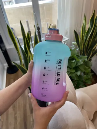 جاگواتر پاستیلی تایپ BOTTLED JOY با طراحی گرادیانی و نشانگرهای زمانی - تصویر 5